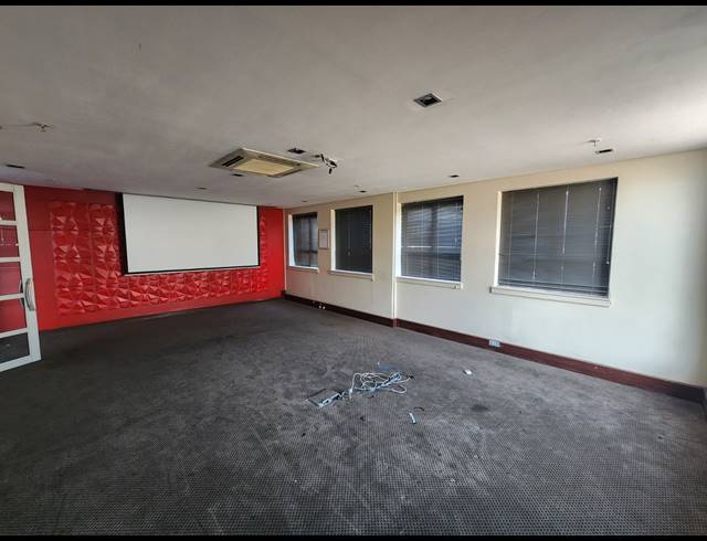 2,355M² WAREHOUSE TO LET IN TUNNEY
